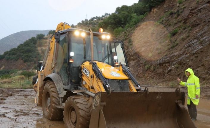 Nazilli Belediyesinden sele eş zamanlı müdahale