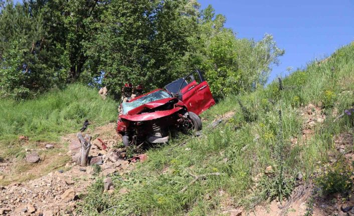 Oltu’da otomobil şarampole yuvarlandı: 2 ölü, 3 ağır yaralı