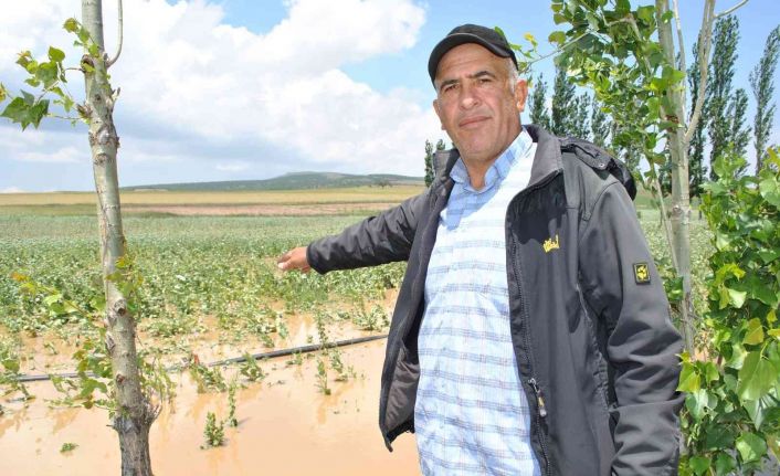 (ÖZEL) Gece yarısı başlayan yağmur köyde sele neden oldu