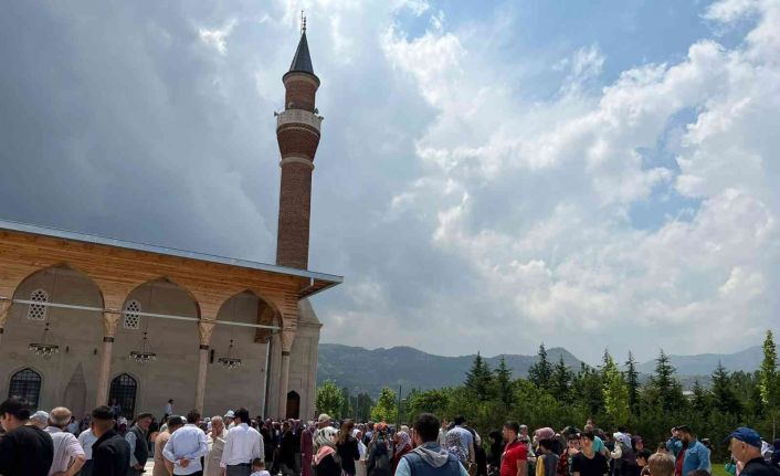 Pandemi yasaklarının ardından Afyonkarahisar’dan ilk hacı kafilesi uğurlandı