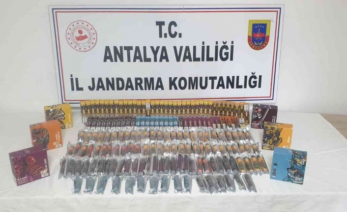 Piyasa değeri 50 bin TL olan kaçak elektronik sigara ele geçirildi