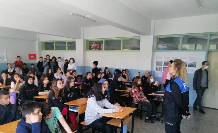 Polisten öğrencilere bilgilendirme