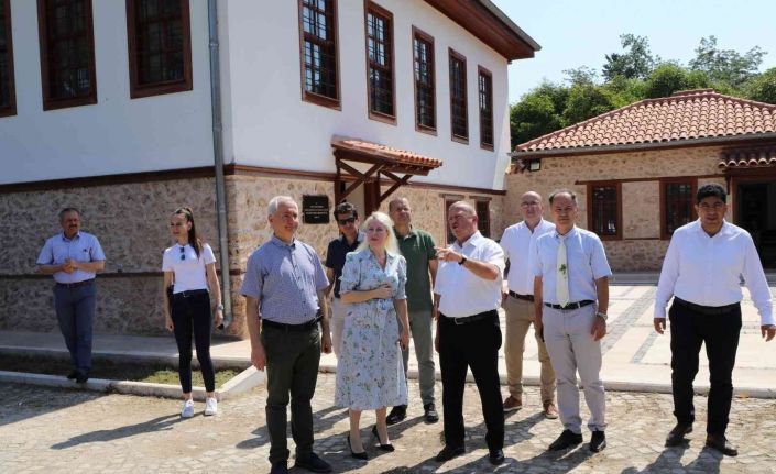 Rektör Özkan: "Üniversitemiz ve BATEM, araştırmalarıyla Antalya tarımına öncü olmaya devam ediyor"