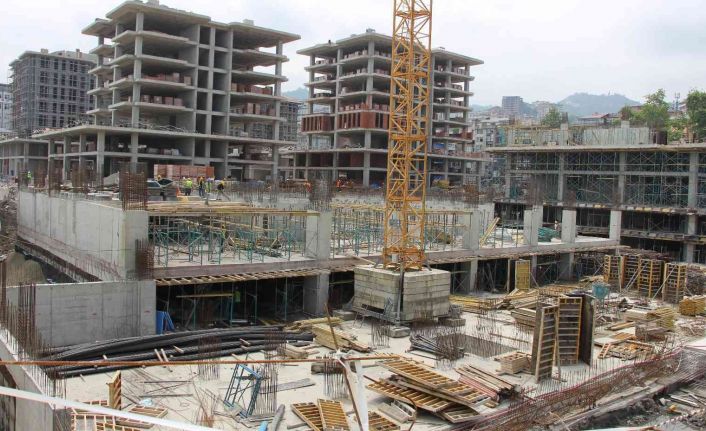 Rize şehir merkezindeki kentsel dönüşüm çalışmaları hız kesmeden sürüyor