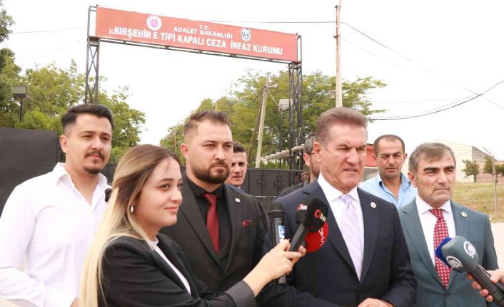 Sarıgül, Kırşehir E-Tipi Cezaevi önünde af çağrısını yineledi