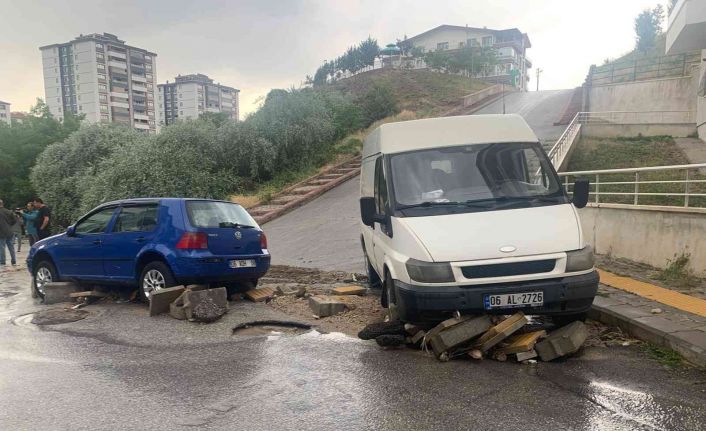 Selde kalan motosikletli çöken yolda aracın tekerine sıkıştı