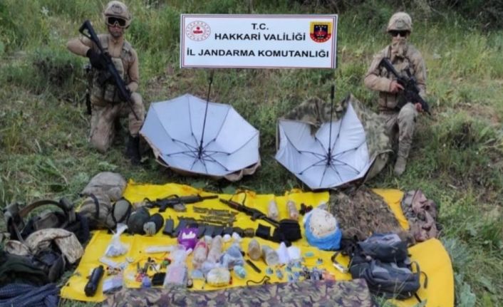 Şemdinli’de 2 teröristin etkisiz hale getirildiği operasyonda silah, mühimmat ve patlayıcı ele geçirildi
