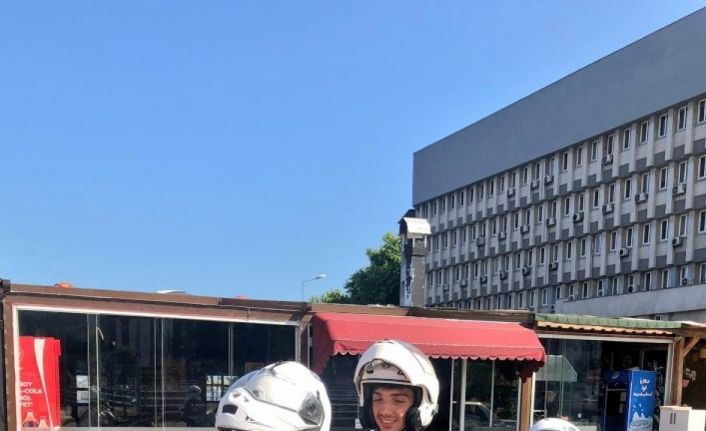 Sınava geç kalan ve kimliğini unutan 11 öğrenciyi sınav merkezlerine yetiştirdiler