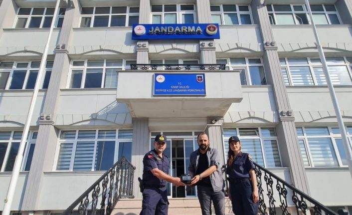 Sinop’ta sel sonrası bulunan 200 bin liralık cihaz, sahibine teslim edildi