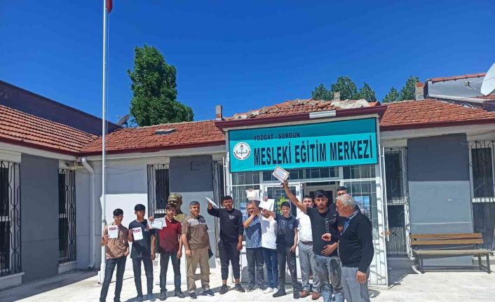 Sorgun Mesleki Eğitim Merkezinde eğitim gören 140 öğrenciye belgeleri verildi