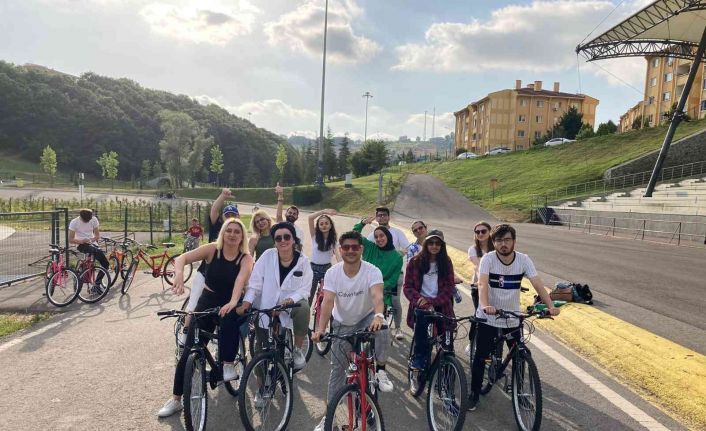 SUBÜ’lü öğrenciler son derslerini bisiklet sürerek gerçekleştirdi