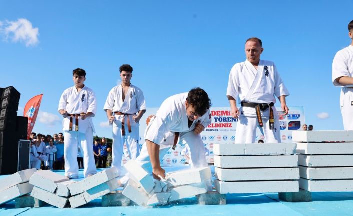 Sultangazi Belediyesi Spor Akademilerinin 2021-2022 dönemi coşkulu törenle son buldu