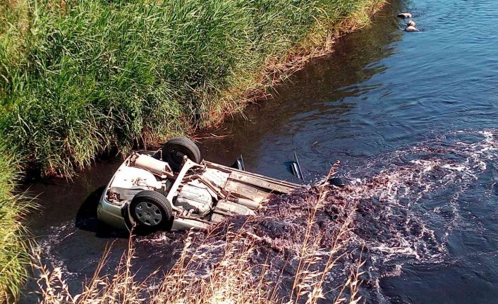 Tekirdağ’da otomobil dereye uçup suya gömüldü: Araçtaki üç kişi yüzerek karaya çıktı