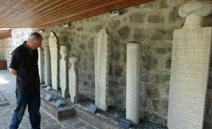 Trabzon’daki Osmanlı Dönemine ait mezar taşlarının büyük bir kısmı burada sergileniyor