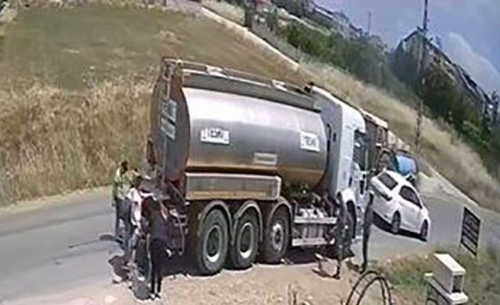 Turizm kentinde 90’lı yılları aratmayan görüntü: Tankerlere su taşıyorlar