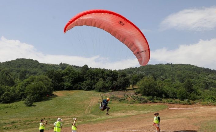Türkiye yamaç paraşütü şampiyonası İnegöl’de yapıldı