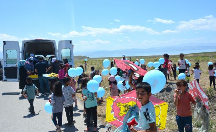 Tuşba Belediyesi’nden, öğrenciler için uçurtma şenliği düzenledi