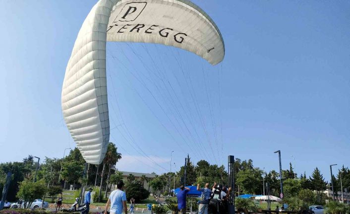 Uçuşa yasak bölgede yamaç paraşütünden vazgeçmiyorlar
