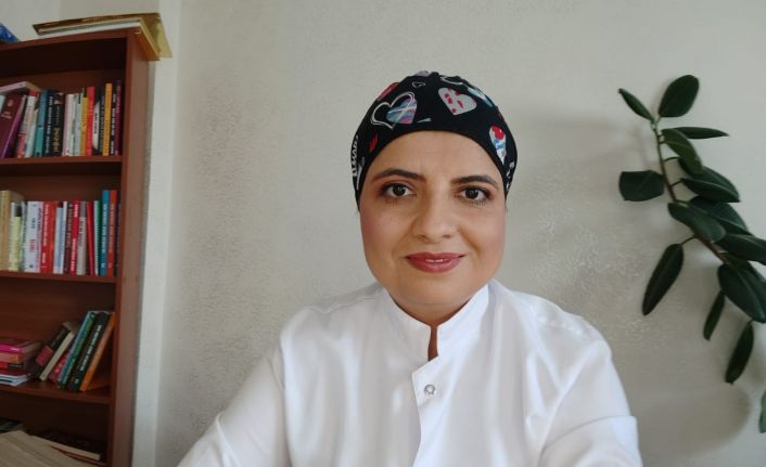 Ünlü aile danışmanı Çevik, yaptığı tespitlerle mutsuz ailelerin sorunlarını çözüyor