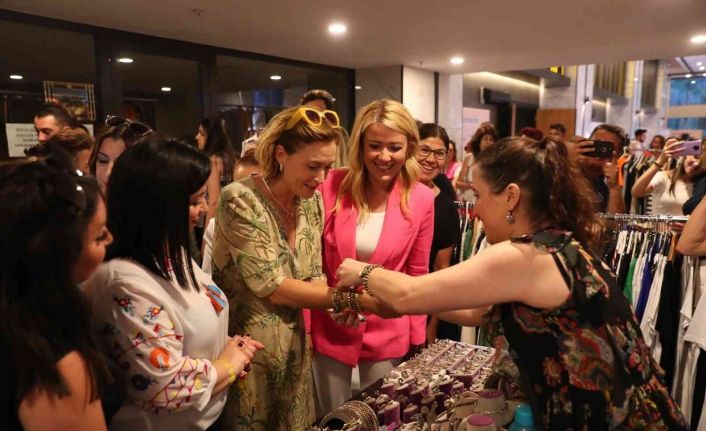Ünlü oyuncu Merkezefendi’de üretici kadınlar ile bir araya geldi