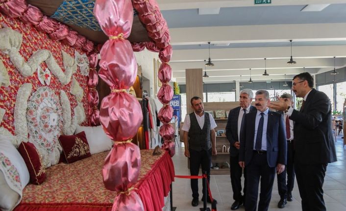 Uşak Valisi, Kütahya’da Frig Çevre ve Medeniyet Tanıtım Merkezi’nde