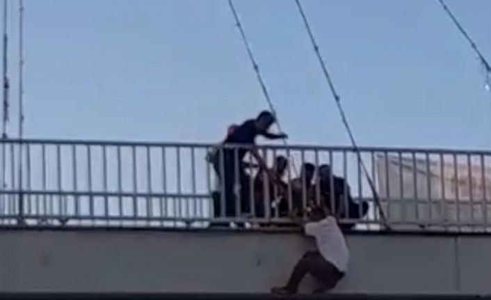 Üst geçide çıkan şahıs ikna edildi