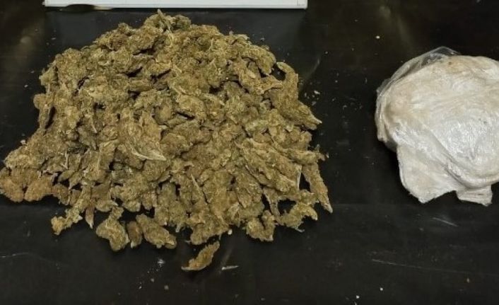 Uyuşturucu tacirleri yakayı ele verdi