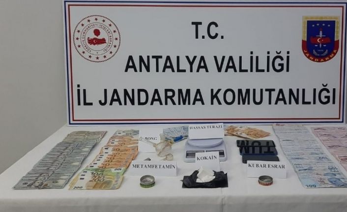 Uyuşturucuyu piyasaya süremeden yakalandı