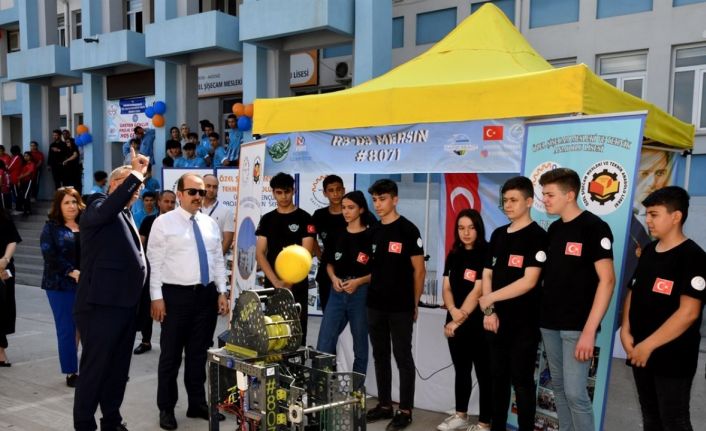 Vali Pahlivan, Özel Şişecam Mesleki ve Teknik Anadolu Lisesi’nde incelemelerde bulundu