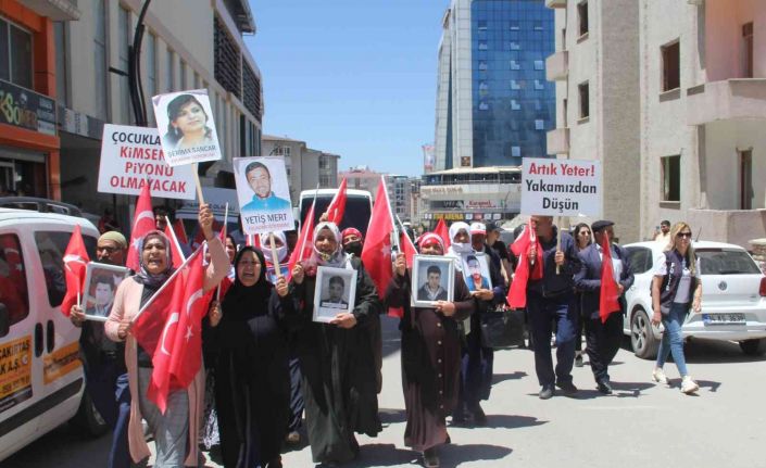 Vanlı anne: “Kandil’in bütün yollarını biz anne ve babalar kapatmışız”