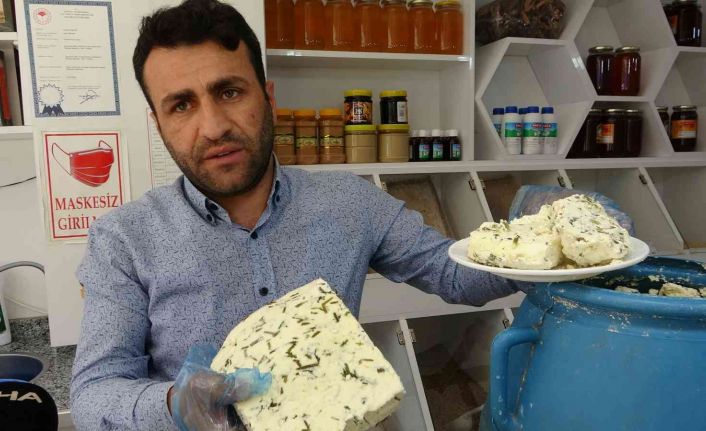 Vatandaşlar otlu peynir alırken hijyene dikkat etmeli