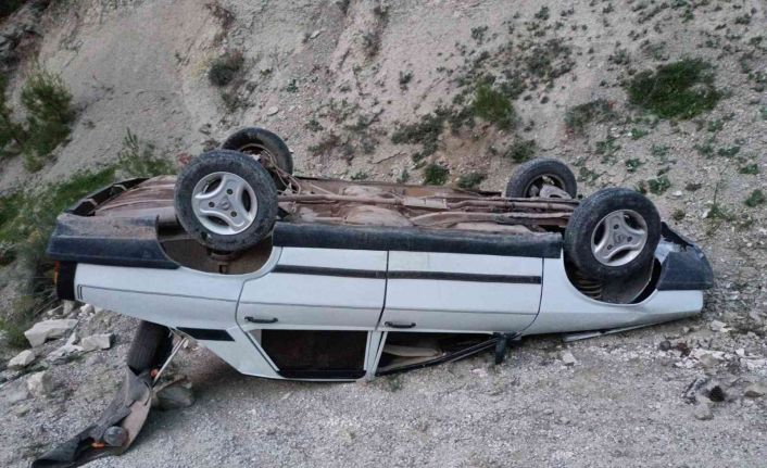 Virajı alamayan otomobil takla atıp ters döndü; 1 yaralı