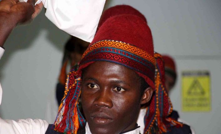 Yabancı öğrencilerin Türkçe gösterisi renkli görüntülere neden oldu