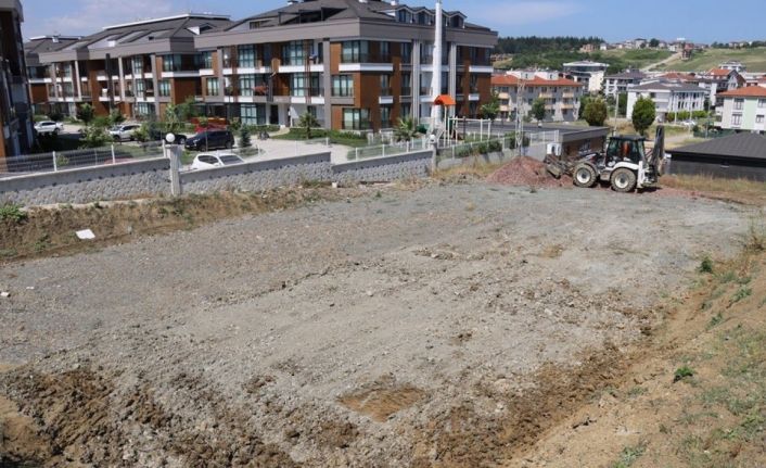 Yalova’da yeni çocuk parkları ve spor alanları yapıyor