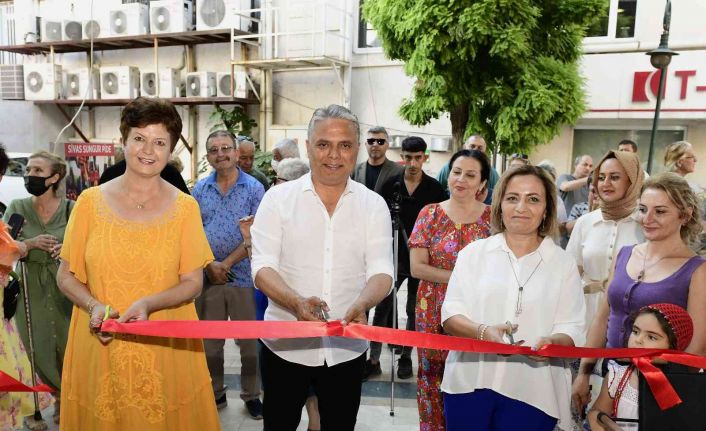 Yaşam malzemesi keçe, sanatçıların elinde sanata dönüştü