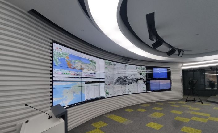 Yaşanan orman yangınları Yangın Yönetim Merkezinden takip ediliyor