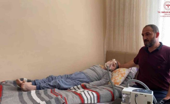 Yatağa bağımlı olarak yaşayan down sendromlu hastanın yardımına sağlık teşkilatı yetişti