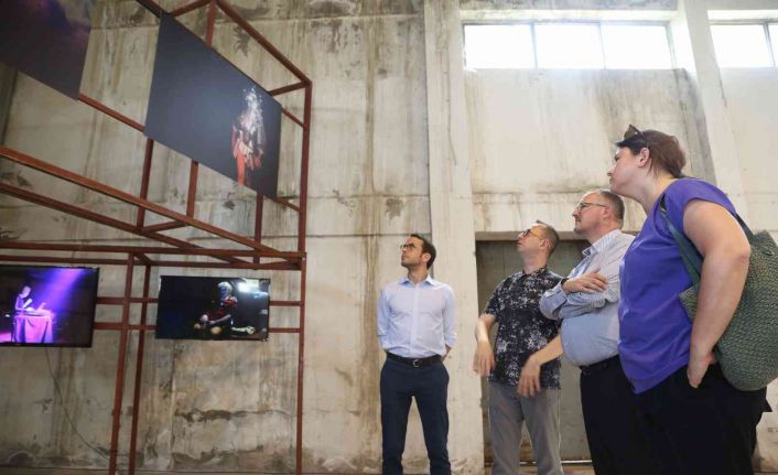 “Yukarı Bak” sergileri ilgiyle izleniyor