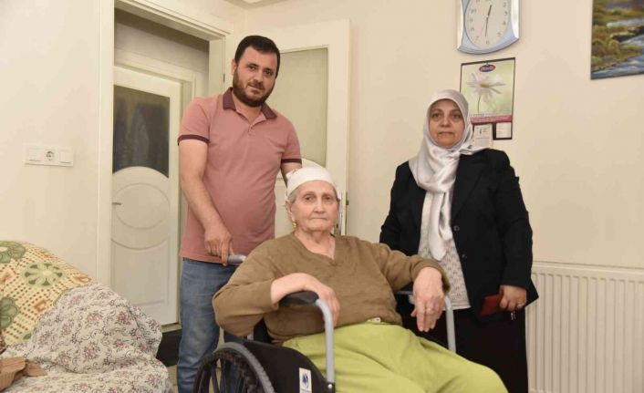 Yunusemre Belediyesi yaşlı kadının talebine kayıtsız kalmadı