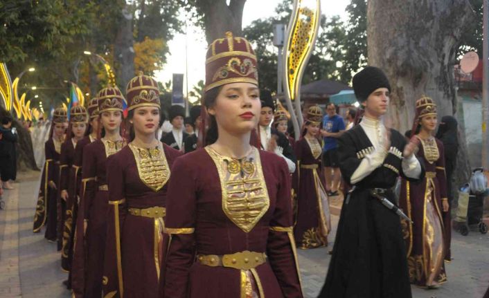 18. Yalova Uluslararası Kafkas Dans ve Müzik Festivali kortej yürüyüşüyle başladı
