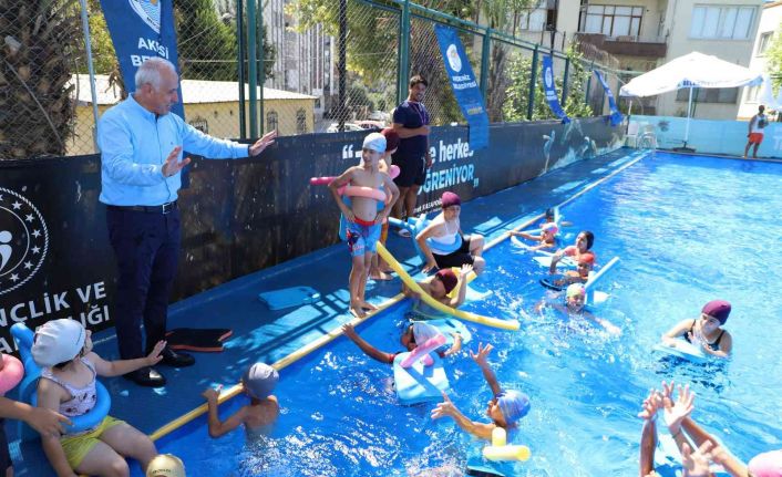Akdeniz’de yüzme havuzu çocukların ayağına geliyor