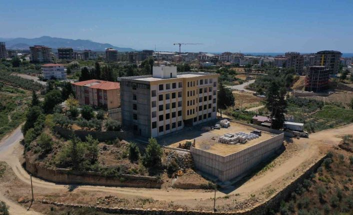 Alanya’da etüt merkezi ve yeni okul inşaatı devam ediyor