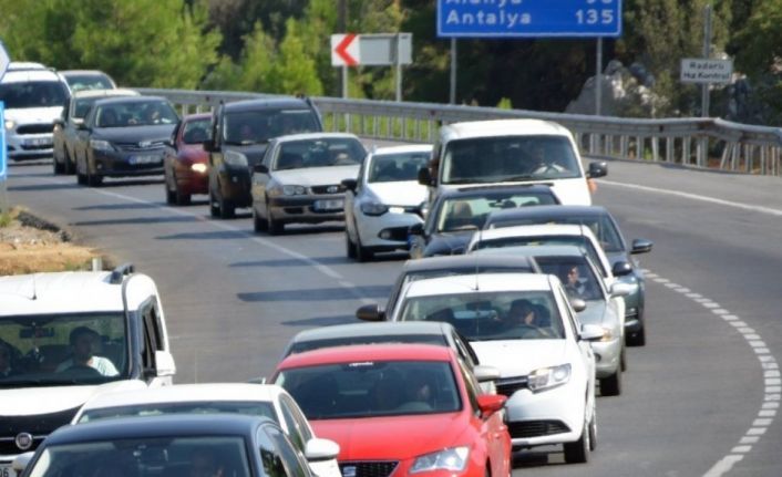 Antalya’da motorlu kara taşıtı sayısı 1 ayda 10 bin 704 arttı