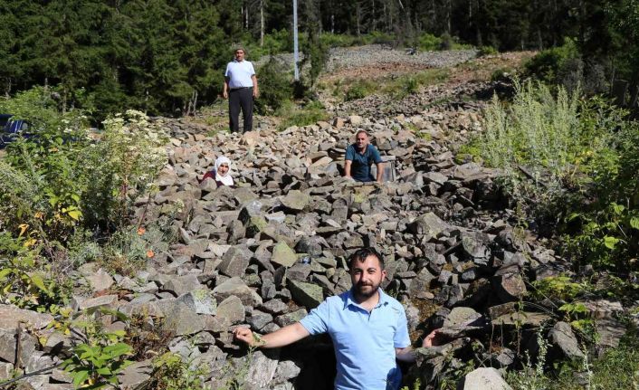 Artvin’de mağaradaki soğuk su kaynağı köylülerin doğal soğuk hava deposu oldu