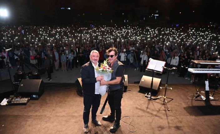 Ayna grubu solisti Erhan Güleryüz: “Erol abiyi çok özlüyoruz, bu ülkeye hizmetleri hiçbir zaman unutulmaz”