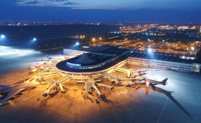 Bakan Karaismailoğlu: “Antalya Havalimanı’nda bin 34 uçak trafiği ile rekor tazelendi"