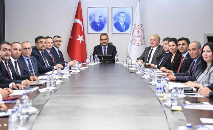 Bakan Özer, özel eğitim ve rehabilitasyon merkezleri dernek ve federasyon başkanlarını kabul etti