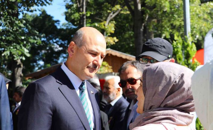 Bakan Soylu, Karşıyaka Mezarlığı’nda yer alan 15 Temmuz Şehitliğindeki anma törenine katıldı