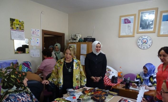 Balıkesir Milletvekili Pakize Mutlu Aydemir, Havran HEM’de usta öğretici ve öğrenciler ile bir araya geldi