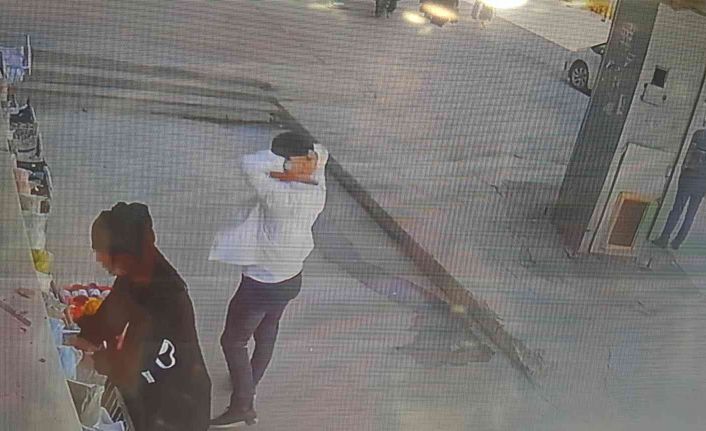 Biri çaldı diğeri çevreyi gözlemledi